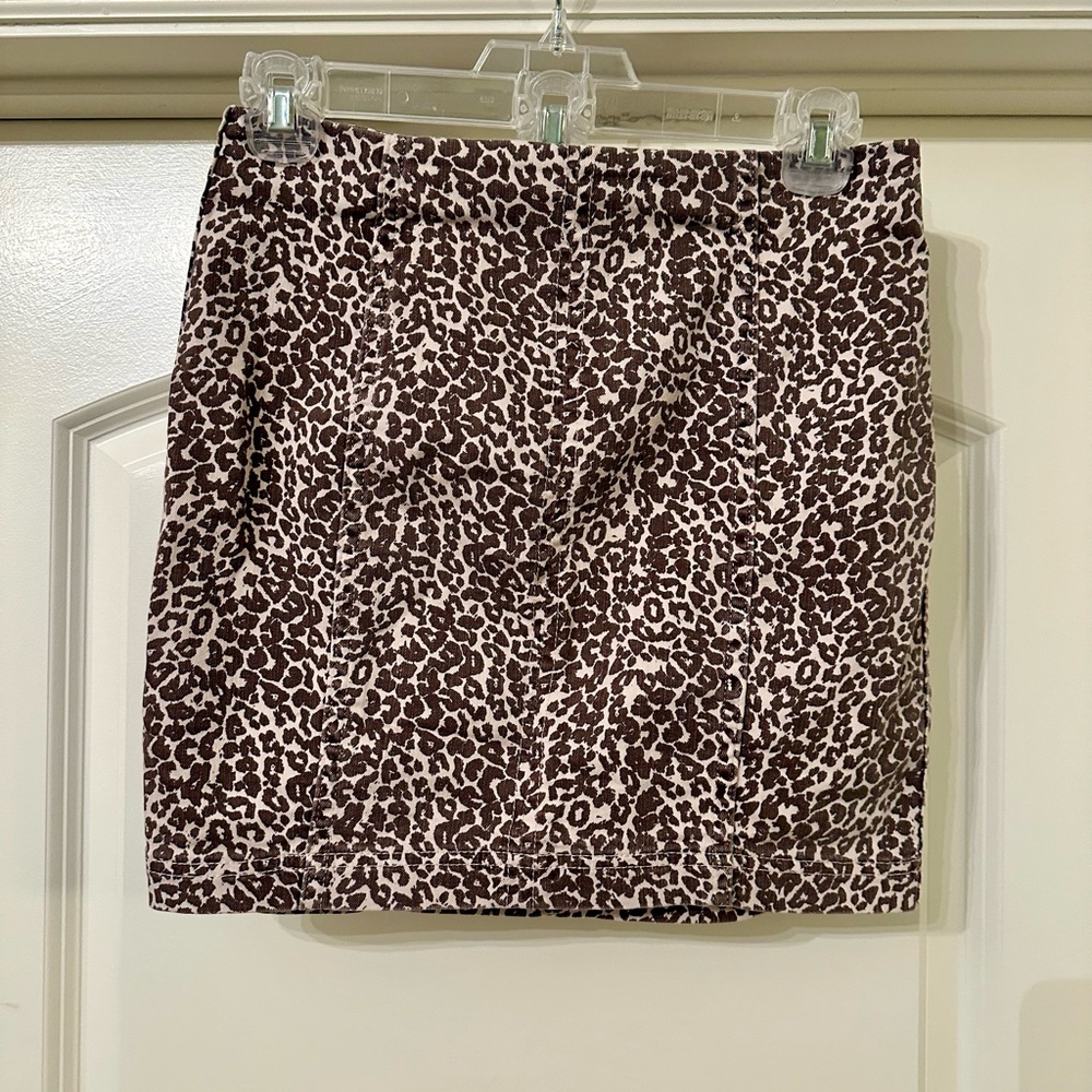 Free People - Modern Femme Novelty Mini Denim Skirt in Leopard Print! - Picture 4 of 8